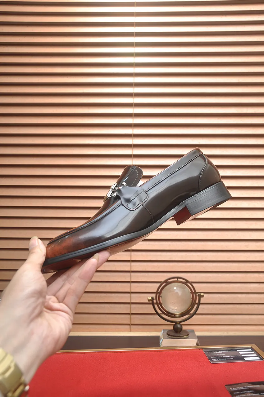 Men's men's shoes 💰500💶🌲 DG top 🔍🔍Men's new leather shoes 🚹 are on sale at the same time at the counter ⚠The uppers are imported cowhide from Italy, the entire imported cowhide lining, imported accessories 💪💪, completely 1⃣️ vs 1⃣️ replica 🇮 🇹💪💪, ⚠Sole: The original sole is specially provided by the original factory, the exclusive movable molded sole is super comfortable, ⚠The original factory follows the order, 🔍🔍high quality, you can enter and exit the counter at will, welcome to compare ⚠Size: 38-44 (45 customized)